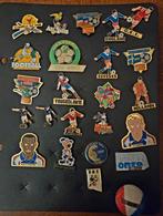 Voetbal-pins met achtersluiting uit Frankrijk 24 stuks, Verzamelen, Speldjes, Pins en Buttons, Ophalen of Verzenden, Zo goed als nieuw