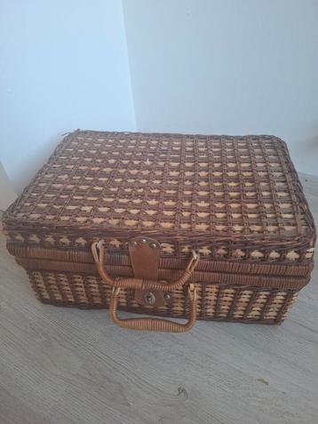 Vintage Picknickmand van Riet beschikbaar voor biedingen