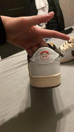 Travis Scott Jordan 1 Low Mocha, Bruin, Nieuw, Ophalen of Verzenden, Sneakers of Gympen