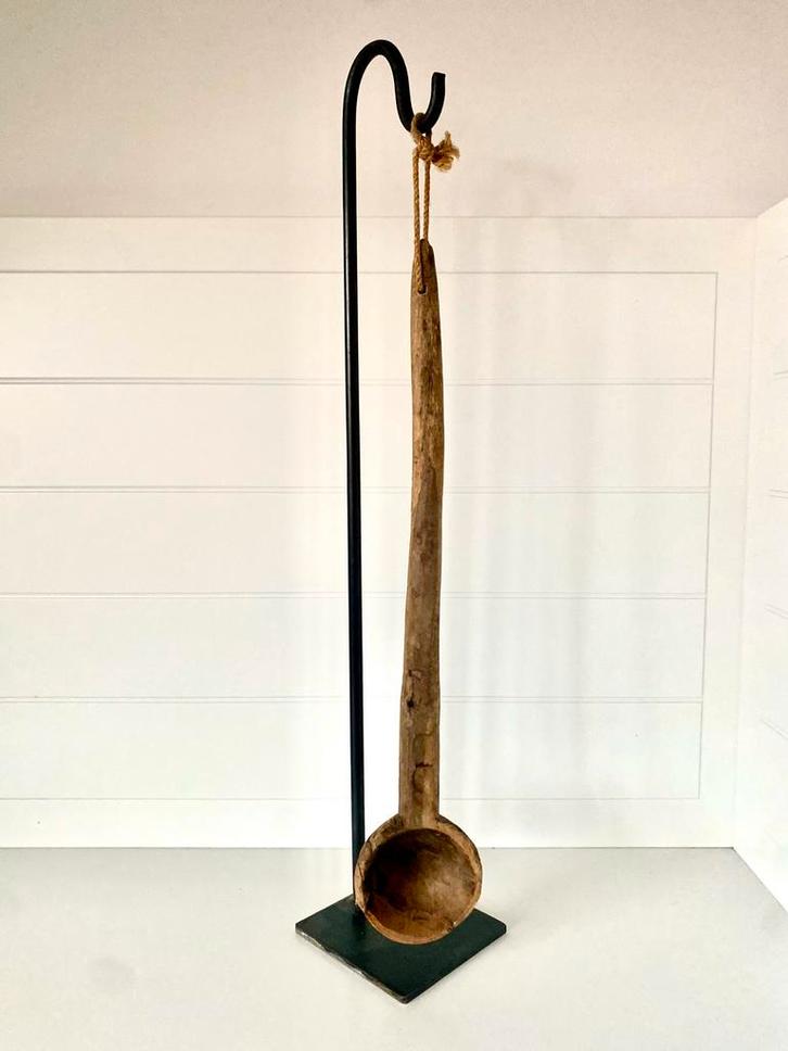 Houten Lepel hangt aan statief - Decoratief, Antiek en Kunst, Antiek | Keukenbenodigdheden, Ophalen of Verzenden