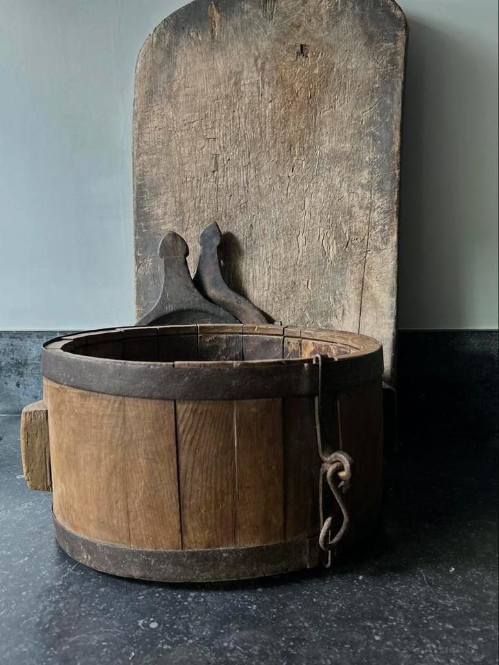 Oud sleets houten tonnetje bak sober imperfect, Antiek en Kunst, Curiosa en Brocante, Ophalen of Verzenden