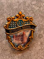 Efteling jubileum pin 15 jaar Hotel, Verzamelen, Ophalen of Verzenden, Zo goed als nieuw, Button of Speldje