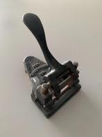 F. Soennecken perforator, Ophalen