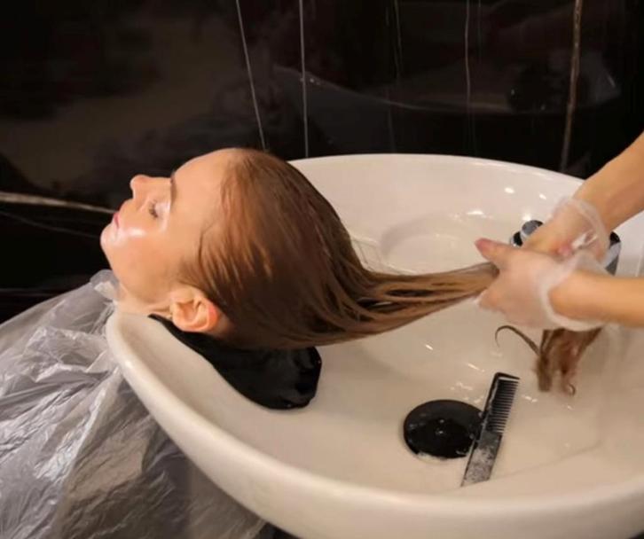 Creatieve dameskapper knipt je gratis de gewenste coupe, Sieraden, Tassen en Uiterlijk, Uiterlijk | Haarverzorging, Nieuw, Ophalen