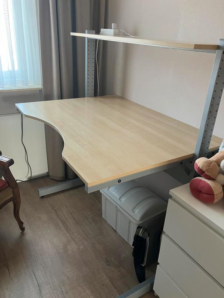 Jerker bureau IKEA in hoogte verstelbaar, Huis en Inrichting, Bureaus, Gebruikt, Bureau, In hoogte verstelbaar, Ophalen