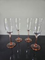 Set van 4 champagne glazen / champageflutes met roze voet, Verzamelen, Glas en Borrelglaasjes, Ophalen of Verzenden, Zo goed als nieuw