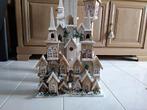 2 Hele mooie houten dorp kersthuizen kerstkerken 54 cm hoog, Diversen, Kerst, Ophalen, Zo goed als nieuw