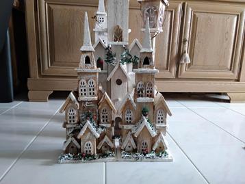 2 Hele mooie houten kersthuizen kerstkerken 54 cm hoog beschikbaar voor biedingen