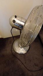 Retro ventilator 220 v op statief, Ophalen, Zo goed als nieuw, Tafelventilator
