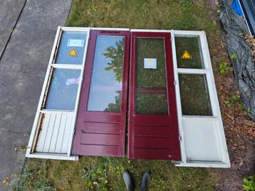 Hardhouten pui met 2 hh deuren beschikbaar voor biedingen