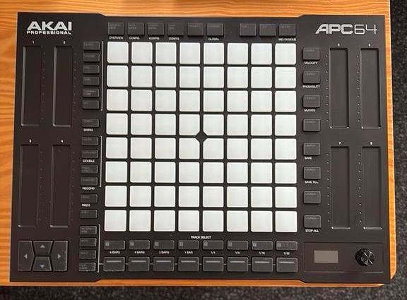 Akai APC64 ZGAN, mag voor leuk bedrag weg, Ophalen of Verzenden, Zo goed als nieuw