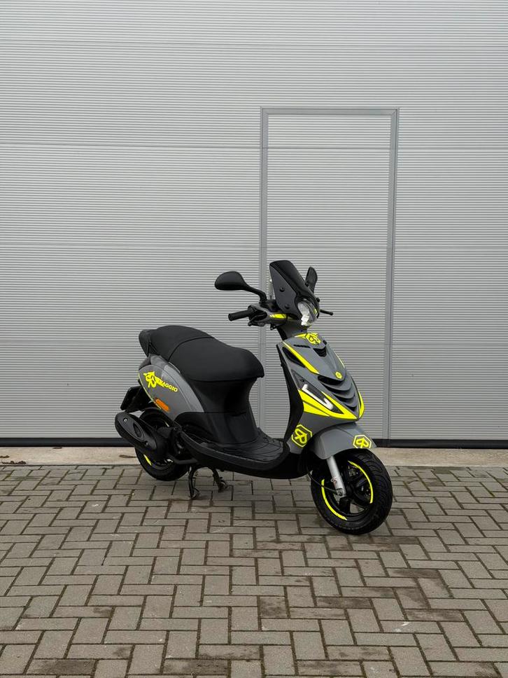 Piaggio Zip 4T | Nardo Grey & Fluo Yellow | 3MND GARANTIE, Fietsen en Brommers, Scooters | Piaggio, Zo goed als nieuw, Zip, Maximaal 45 km/u
