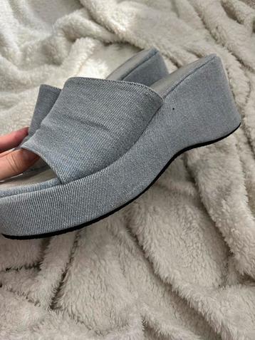 Loavies Spijker Slippers Maat 38 beschikbaar voor biedingen