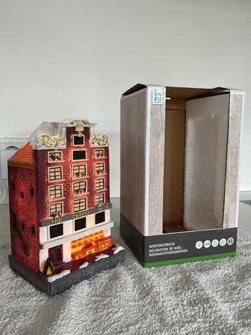 Kersthuisje 'The Cheese Shop aanvulling kerstdorp beschikbaar voor biedingen