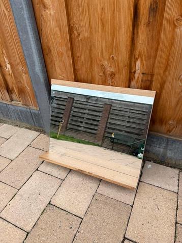 Badkamer spiegel beschikbaar voor biedingen