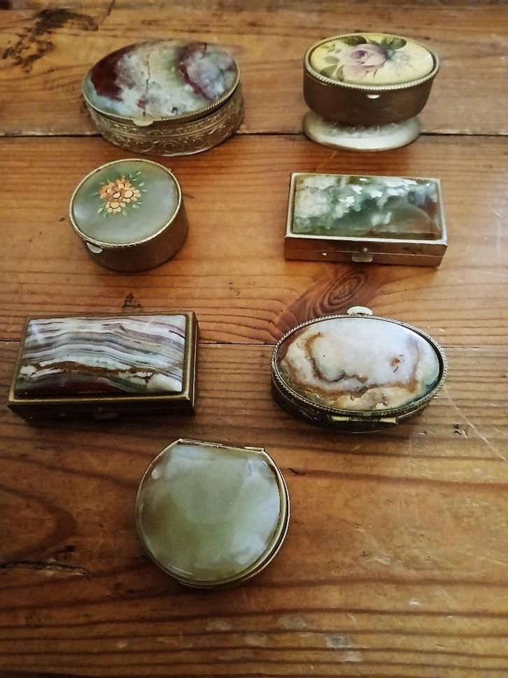 Oude pillendoosje ingelegd met halfedelsteen en bloemen 7x, Antiek en Kunst, Curiosa en Brocante, Ophalen of Verzenden