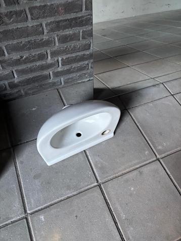 Wasbak beschikbaar voor biedingen