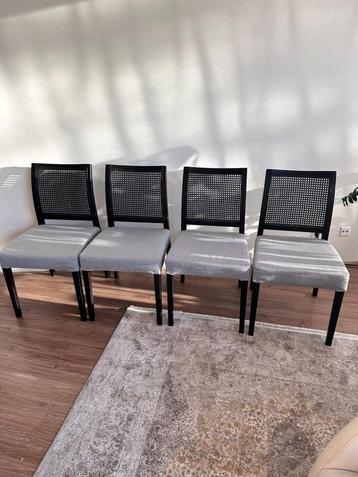 4 Eetkamer stoelen zwart rotan beschikbaar voor biedingen