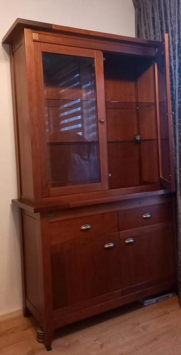 Kersenhouten vitrinekast bieden! beschikbaar voor biedingen