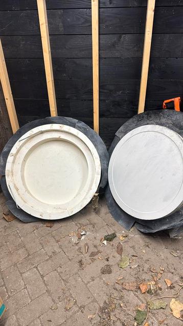 2 ronde kozijnen zonder glas. beschikbaar voor biedingen