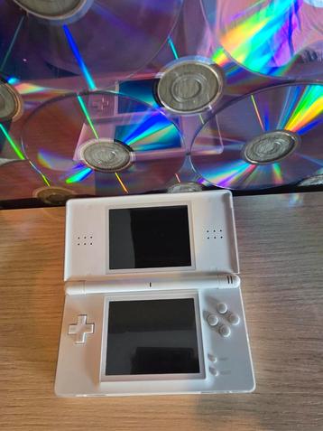 Nintendo DS light wit beschikbaar voor biedingen