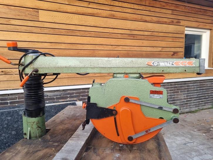 DEWALT DW8103 Radiaalzaagmachine, Doe-het-zelf en Verbouw, Gereedschap | Zaagmachines, Gebruikt, Afkortzaag, 1200 watt of meer