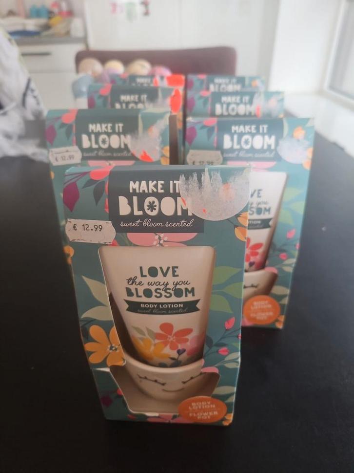 7x Make It Bloom bodylotion cadeaubox, Sieraden, Tassen en Uiterlijk, Uiterlijk | Lichaamsverzorging, Zo goed als nieuw, Bodylotion, Crème of Olie
