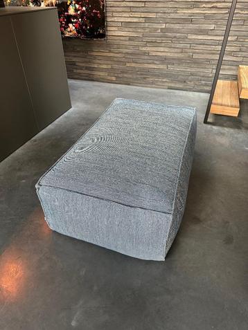 Manutti TOUCH Pouf 112x65 cm + 7 Manutti sierkussens NIEUW