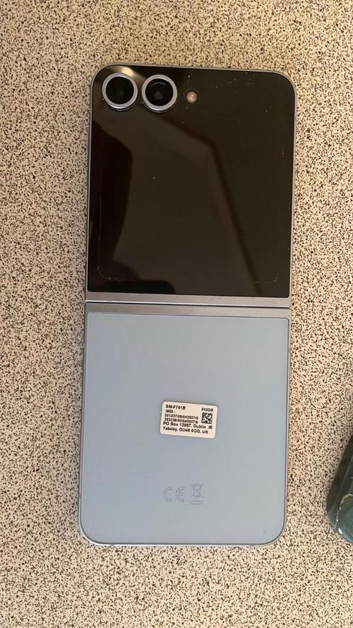 Nog geen jaar oude flip 6! 425, Telecommunicatie, Mobiele telefoons | Samsung, Zo goed als nieuw, Galaxy Z Flip, 512 GB, Zwart
