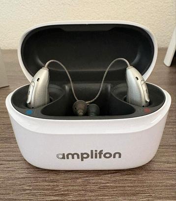 Set Amplifon Hoortoestellen (2025) met oplaadcase en adapter beschikbaar voor biedingen
