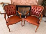 Twee bruine lederen stoeltjes - in zeer goede staat, Huis en Inrichting, Fauteuils, Ophalen, Minder dan 50 cm, Gebruikt, Minder dan 75 cm