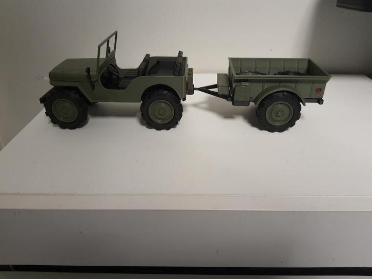 nieuwe replica willy jeep met trailer en rijdend, Verzamelen, Militaria | Tweede Wereldoorlog, Landmacht, Miniatuur of Beeldje