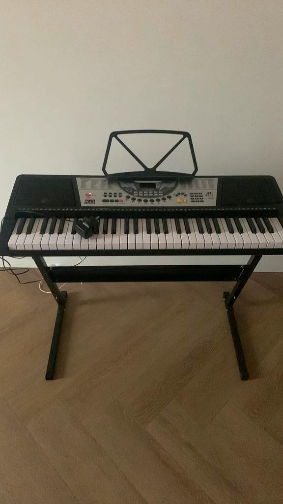 Njs800 Keyboard - Prima voor beginners!, Muziek en Instrumenten, Keyboards, Gebruikt, 61 toetsen, Overige merken, Met standaard