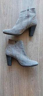 Suède leren enkel laarsjes merk Cellini maat 38, Ophalen of Verzenden, Zo goed als nieuw, Beige