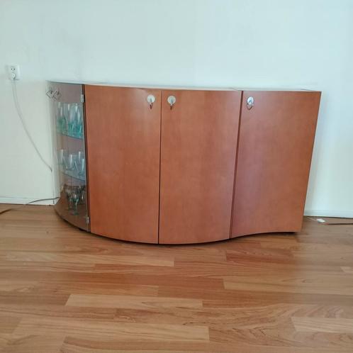 Design kast hout en glas van Team by Wellis, Huis en Inrichting, Kasten | Dressoirs, Gebruikt, Ophalen