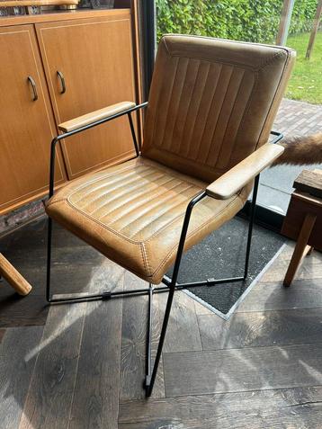 Twee leren stoelen – cognac kleur, industriële look beschikbaar voor biedingen
