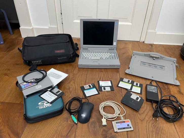 Toshiba satelite 220CS, Computers en Software, Vintage Computers, Ophalen of Verzenden