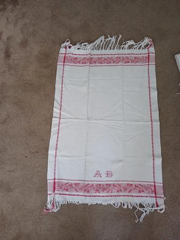 Grote Franse servetten met initialen beschikbaar voor biedingen