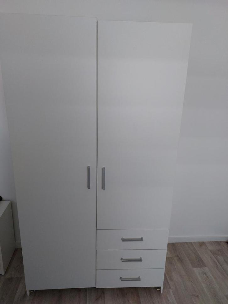 Witte kledingkast met lades en nachtkastje, Huis en Inrichting, Kasten | Kledingkasten, Zo goed als nieuw, 200 cm of meer, 100 tot 150 cm