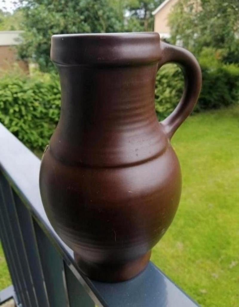 Modica Keramiek Gouda vintage bruin kannetje/vaasje, 18 cm, Antiek en Kunst, Antiek | Keramiek en Aardewerk, Ophalen of Verzenden