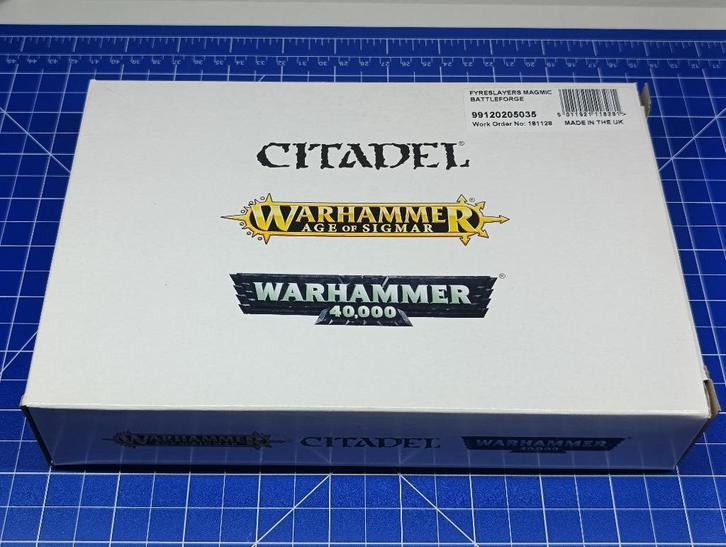 Warhammer Age of Sigmar Magmic Battleforge Fyreslayers New, Hobby en Vrije tijd, Wargaming, Nieuw, Warhammer, Figuurtje(s), Geverfd