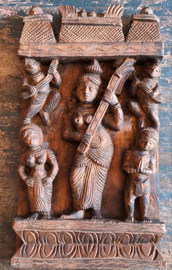 Saraswati & Devotees.  Tibet.  Woodcarving.  Ca 1850., Antiek en Kunst, Kunst | Niet-Westerse kunst, Ophalen