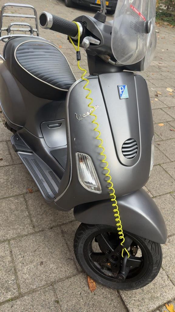 Vespa lx 2takt snor, Fietsen en Brommers, Scooters | Vespa, Zo goed als nieuw, Vespa LX, Maximaal 25 km/u, Benzine, Ophalen of Verzenden