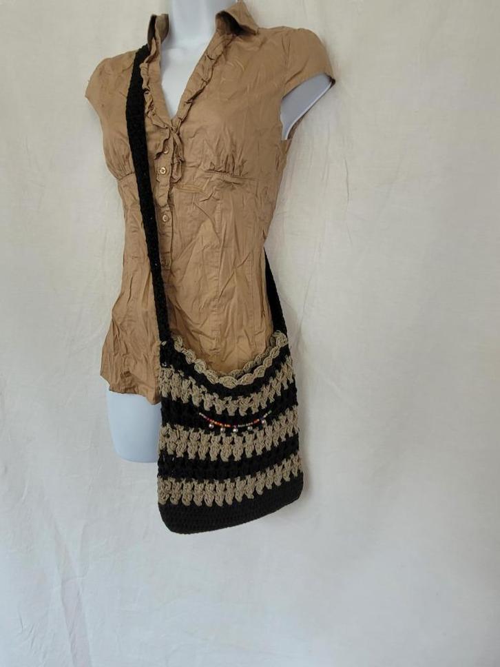 Grappig gehaakt tasje zwart met grijs 23x24, Sieraden, Tassen en Uiterlijk, Tassen | Damestassen, Zo goed als nieuw, Schoudertasje