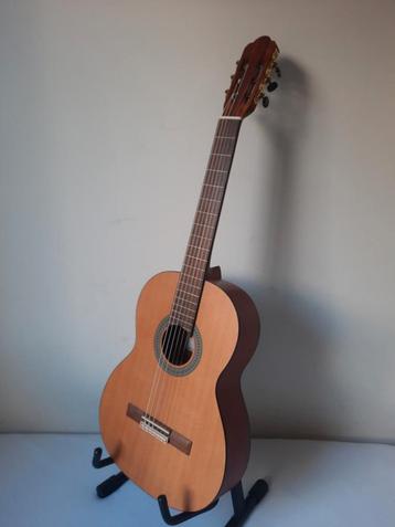 Salvador semi-akoestische klassieke gitaar Hoes Nwe snaren beschikbaar voor biedingen