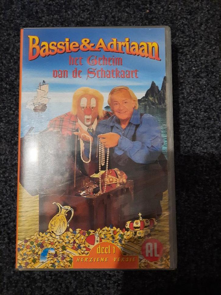 BASSIE & ADRIAAN Het Geheim van de Schatkaart Dl 1 Op VIDEO!, Cd's en Dvd's, VHS | Film, Zo goed als nieuw, Nederlandstalig, Alle leeftijden