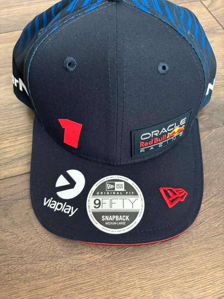 Red Bull Racing Max Verstappen cap 2023 flat brim, Verzamelen, Automerken, Motoren en Formule 1, Nieuw, Formule 1, Ophalen of Verzenden