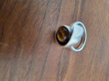 Zilveren ring met met bruine agaat beschikbaar voor biedingen