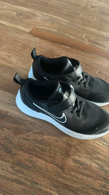 Te koop nike sportschoenen maat 34 beschikbaar voor biedingen