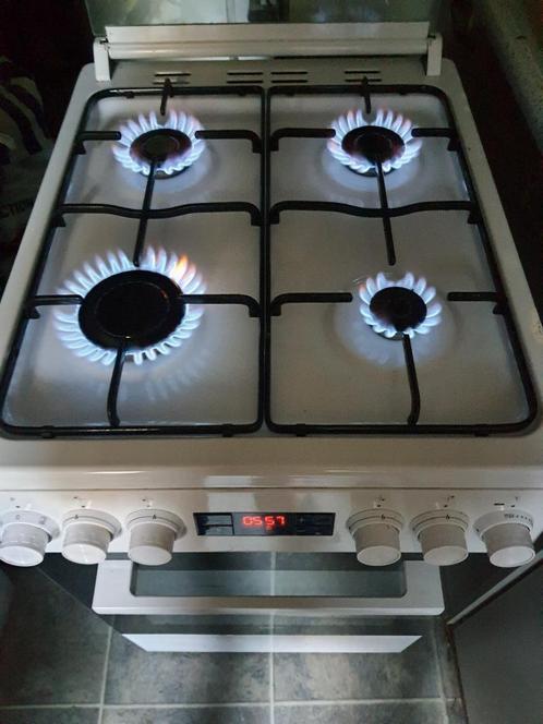 Beko Gasfornuis met Elektrische Hetelucht oven werkt Super, Witgoed en Apparatuur, Fornuizen, Zo goed als nieuw, Vrijstaand, Gas